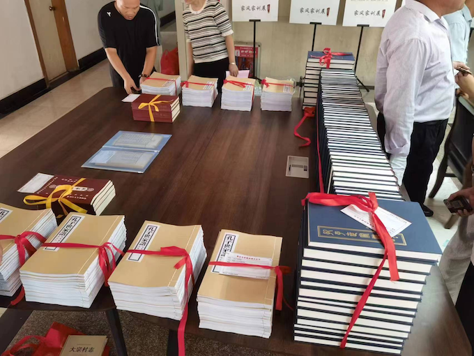 《孔子世家谱》亮相枣庄市首届族谱文化节暨中华名人家风家训展