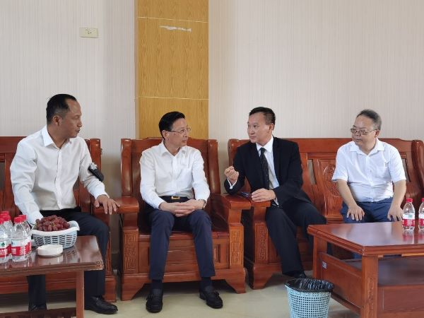 孔德墉会长委派孔众副会长代表总会赴衢州吊唁孔祥楷先生