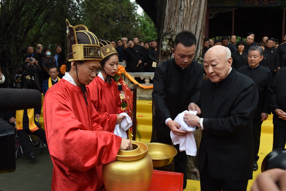 辛丑年孔子后裔纪念先祖诞辰2572年家祭大典在曲阜隆重举行