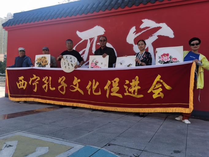 西宁孔子文化促进会开展清凉送书画活动
