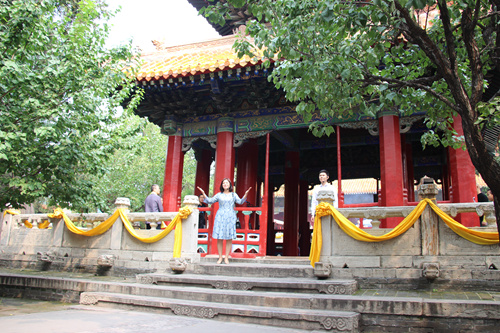 中秋击响儒意  咏诵快闪孔庙————咏诵“快闪活动”在曲阜孔庙精彩上演