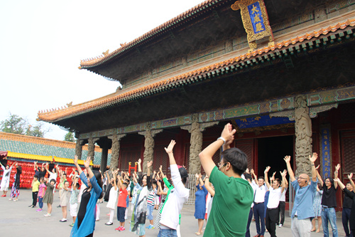 中秋击响儒意  咏诵快闪孔庙————咏诵“快闪活动”在曲阜孔庙精彩上演